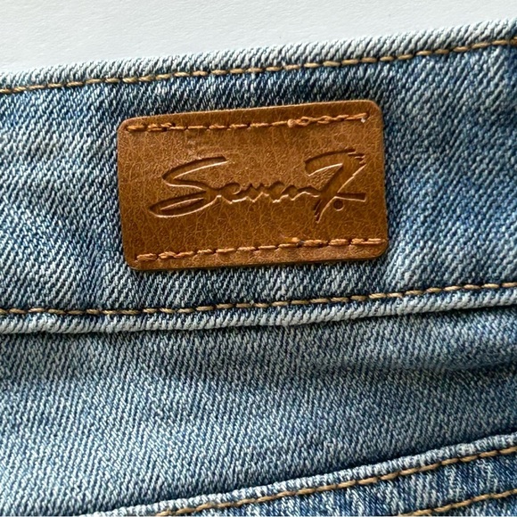 Seven7 Women’s Denim Frayed Hem Weekend Shorts Size 16 Light Blue Mid-Rise - Picture 5 of 8